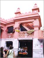 Свастика на индуистском храме Шивы