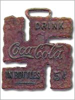 Свастика на брелке компании Кока-кола