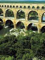 Кто построил «Римские»
акведуки?