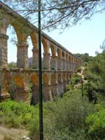 Акведук в городе Таррагона (Tarragona), восток Испании